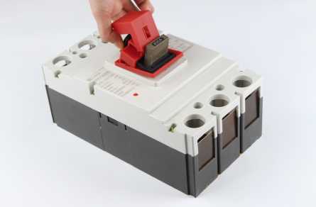 CLAMP-ON
CIRCUIT BREAKER LOCKOUT